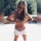 Britney Spears Marks retorna ao Instagram com reminiscência de topless e discurso bizarro sobre o tempo