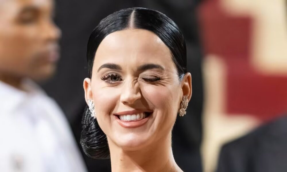 Katy Perry quebra o silência e fala sobre conspiração maluca de ser um robô