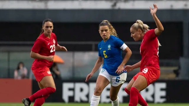 Seleção feminina bate Canadá nos acréscimos em último amistoso de 2022