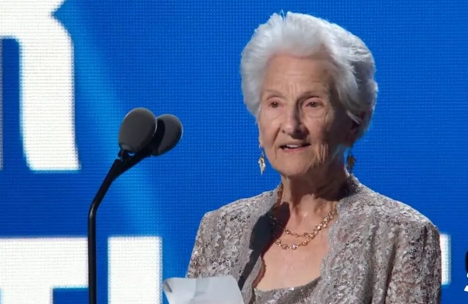 Angela Álvarez, 95 anos, ganha um Grammy Latino