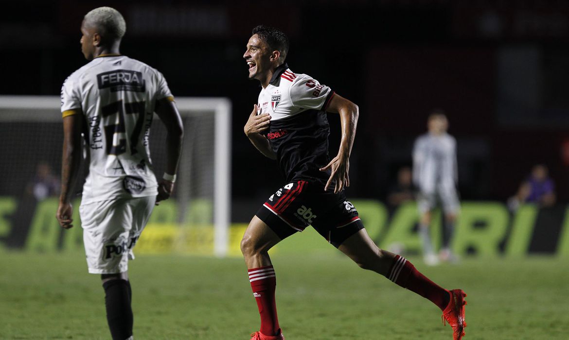 Em noite de golaços, São Paulo goleia Inter de Limeira