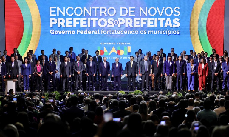 Novo PAC Seleções ganha destaque na abertura do Encontro de Prefeitos e Prefeitos, em Brasília